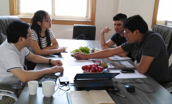 Customers from Bolivia visit our factory